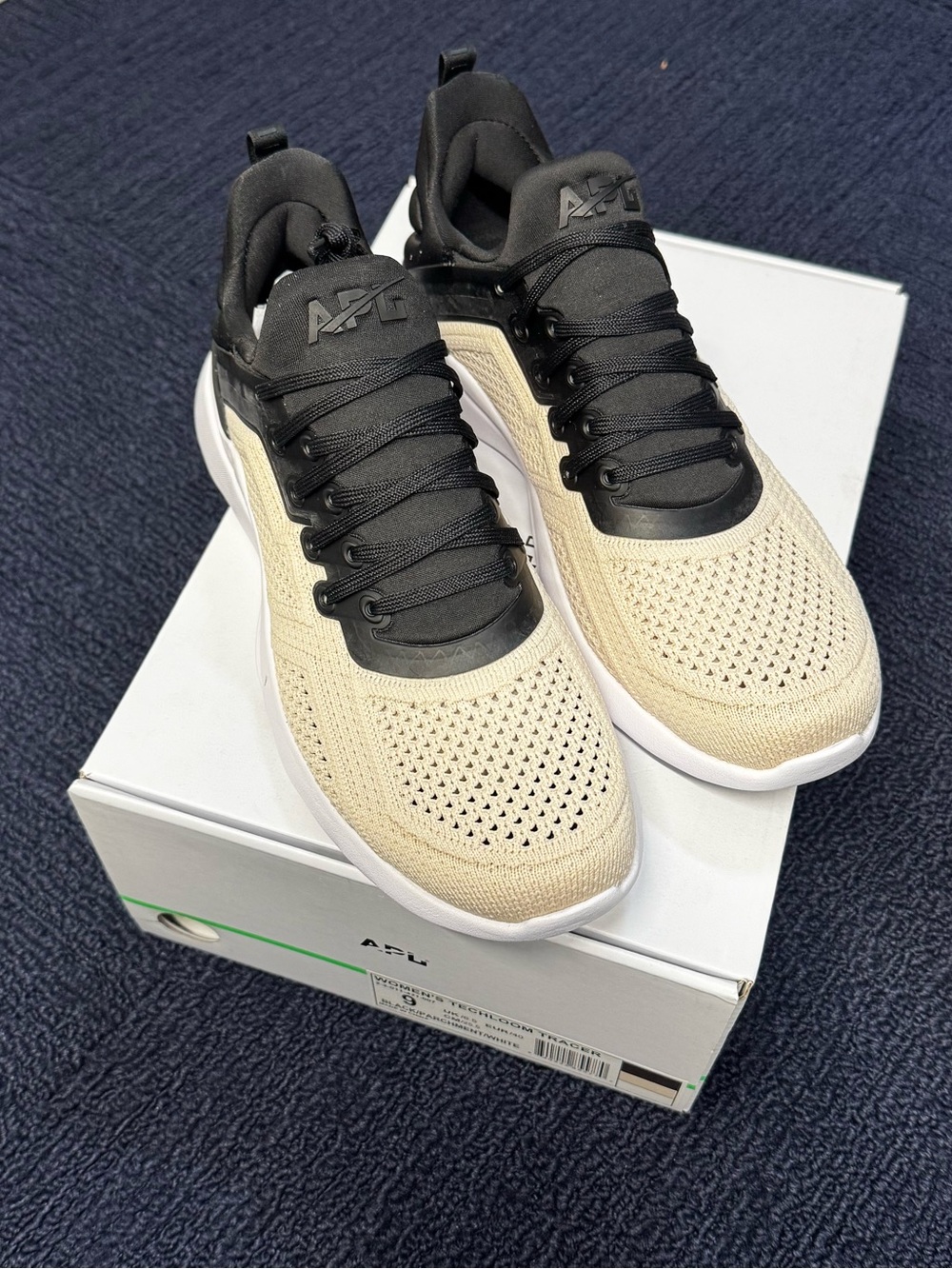 NWT APL tracer black/parchment/white size 9 women’s